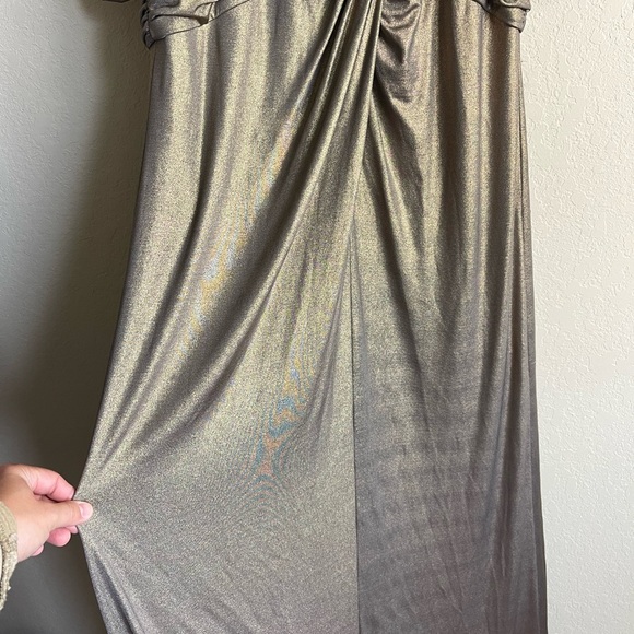 Tadashi Shoji Twist Front Ruched Metallic Shimmer Gown Size Medium - Picture 2 of 8
